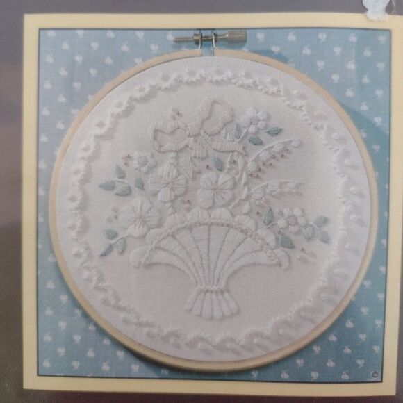 Sunset Stitchery 418 Spring Flowers Embroidery Kit - Picture 3 of 6